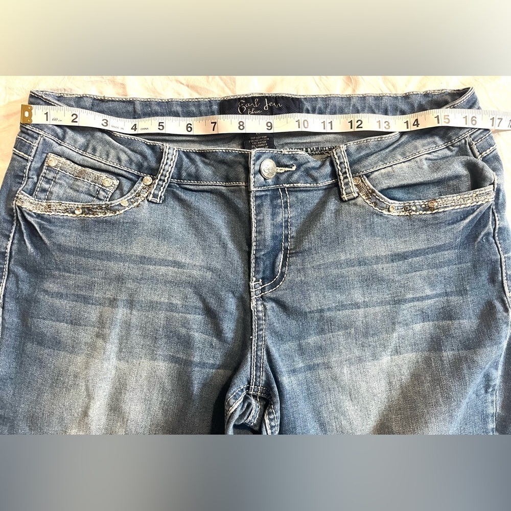 Earl Jean Women's Blue Cropped Jeans with Embellished Pockets Size 15 - Picture 3 of 14